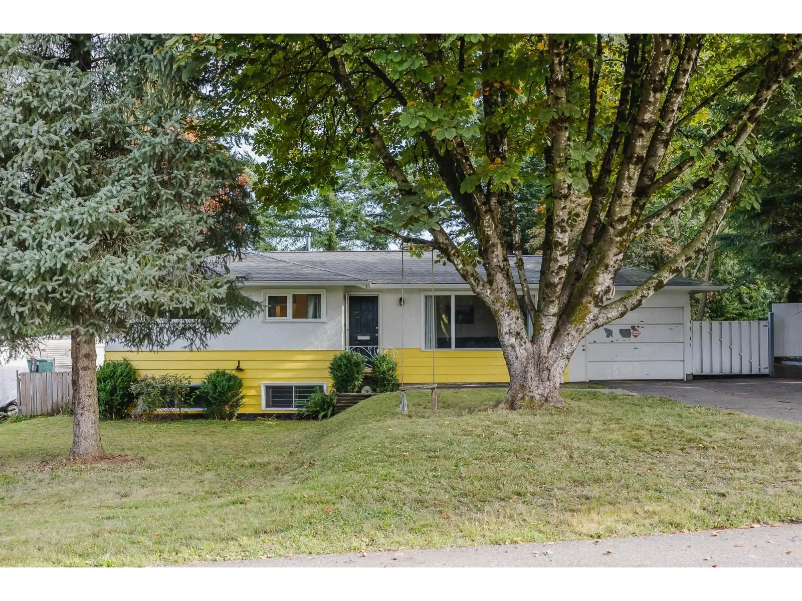 House for rent: 2296 Alexander Crescent, Abbotsford, British Columbia V2S 3W4