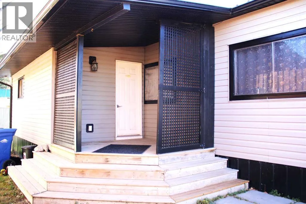 Mobile Home for rent: 23, 111 6 Street  Se, Sundre, Alberta T0M 1X0