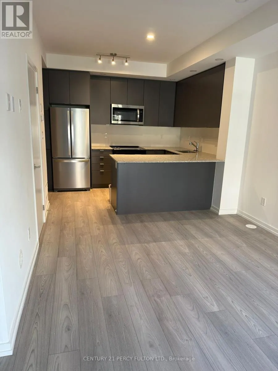 Row / Townhouse for rent: 23 - 17 Lytham Green Circle, Newmarket, Ontario L3Y 0H4