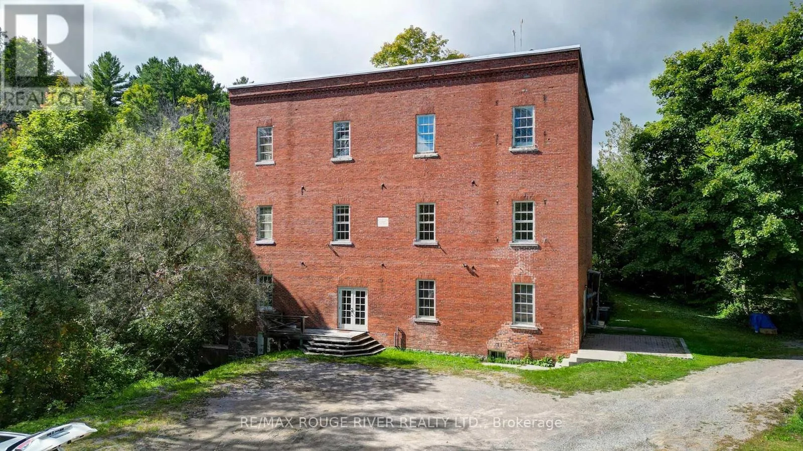 Offices for rent: 2-3 - 4476 County Road 10 Road, Port Hope, Ontario L1A 3V5