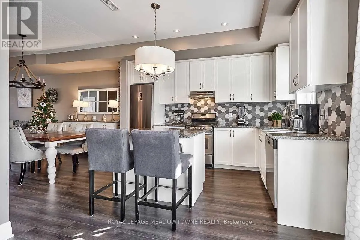 Row / Townhouse for rent: 23 - 70 Plains Road W, Burlington, Ontario L7T 0B6