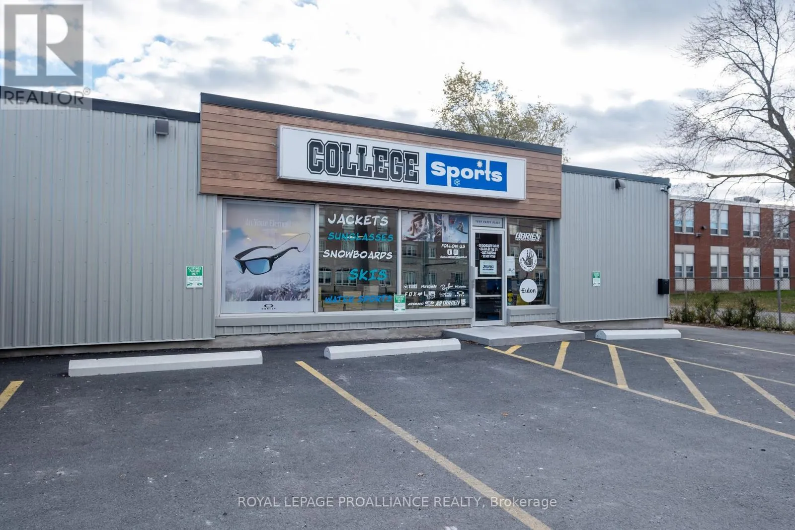 23 College Street W, Belleville, Ontario K8P 2G3
