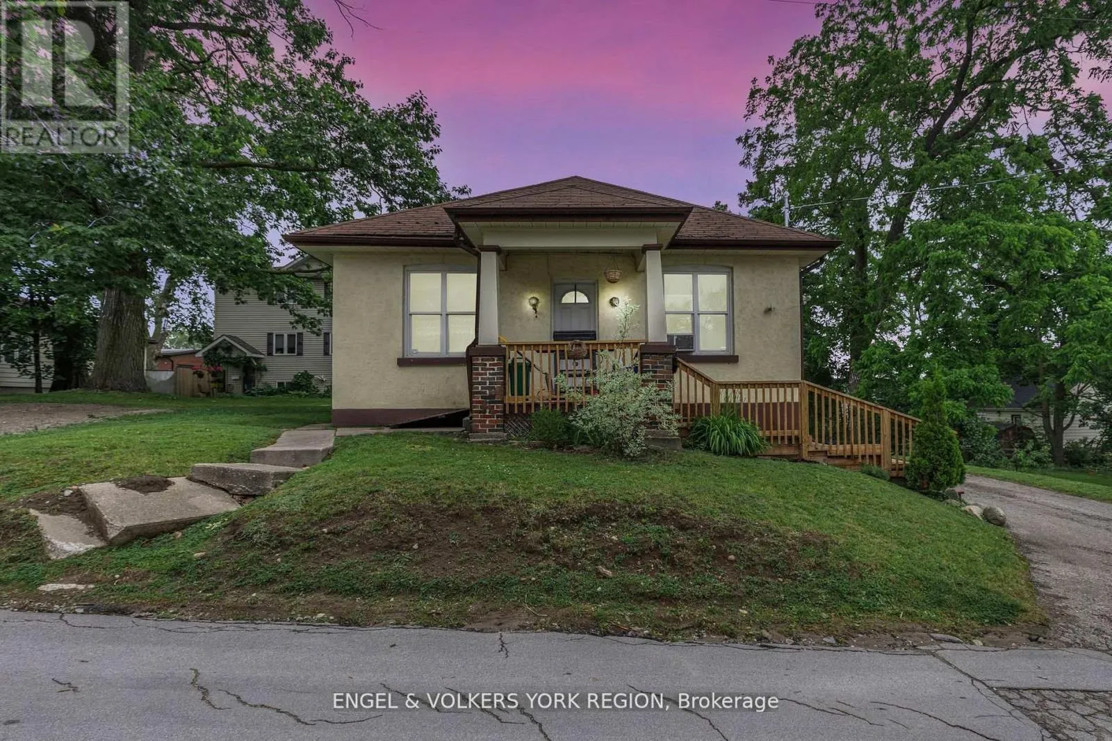 Duplex for rent: 23 Lount Street, Barrie, Ontario L4M 3E3