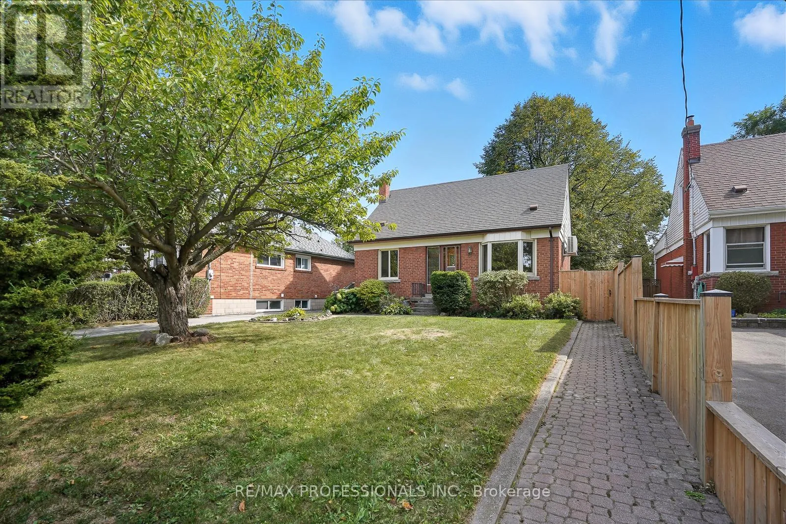 House for rent: 23 Scotswood Road, Toronto, Ontario M1R 3N3