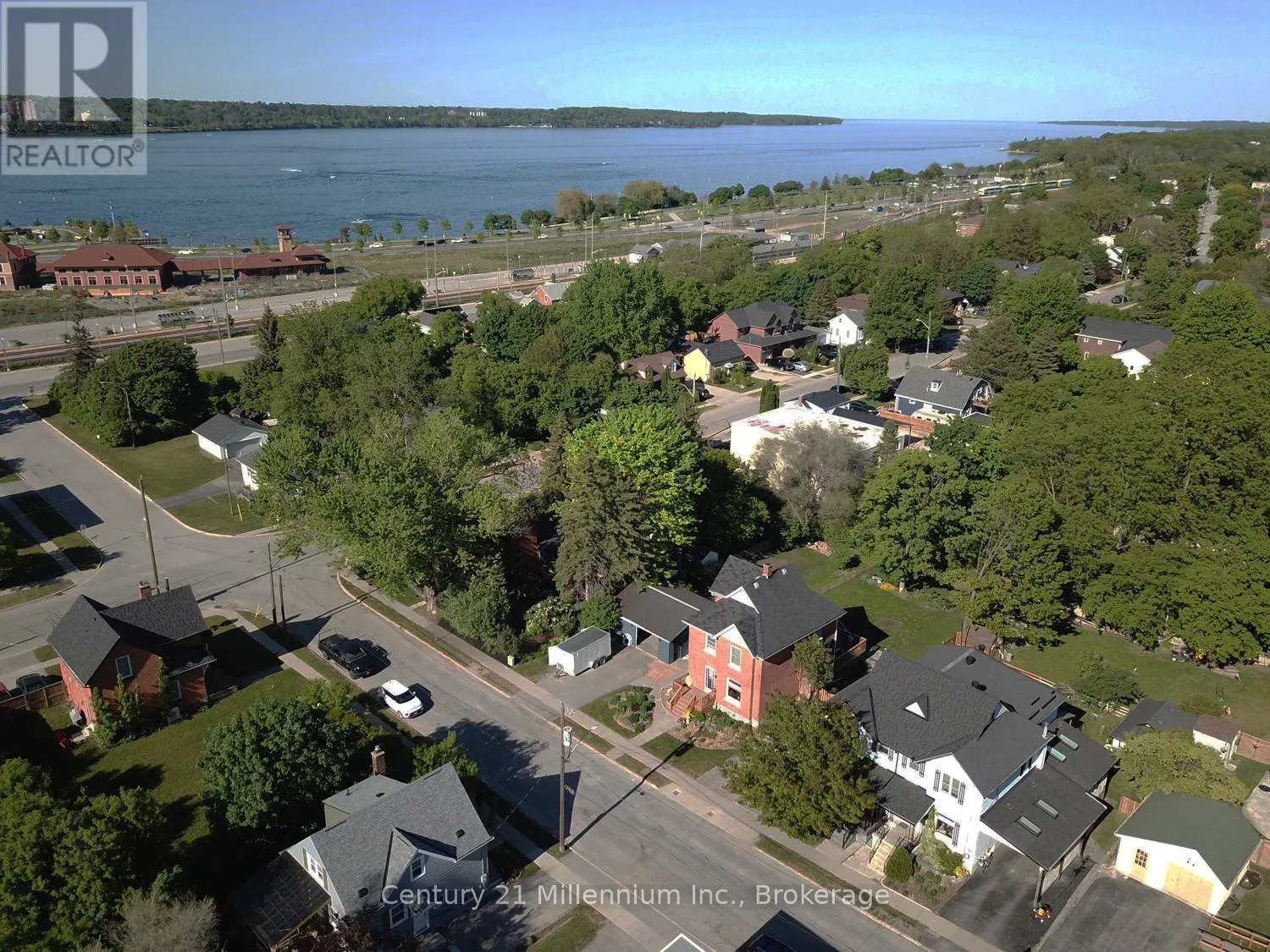 23 William Street, Barrie, Ontario L4N 3J4