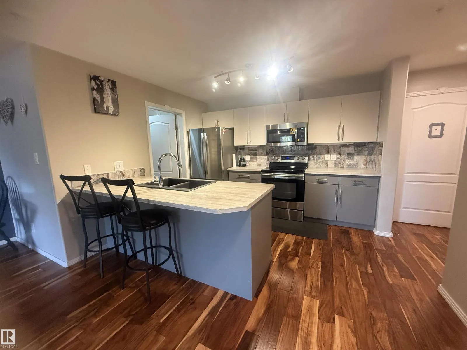 Apartment for rent: #230 592 Hooke Rd Nw, Edmonton, Alberta T5A 5H2