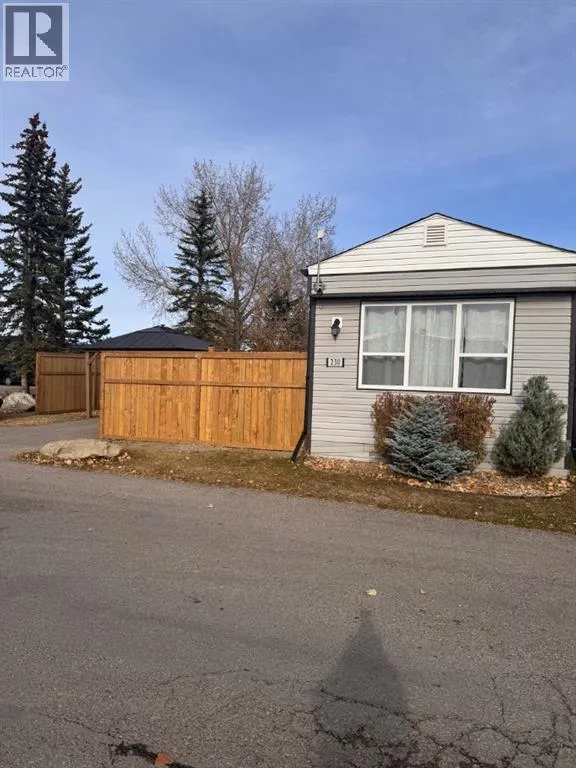 Mobile Home for rent: 230, 6220 17 Avenue Se, Calgary, Alberta T2a 0w6