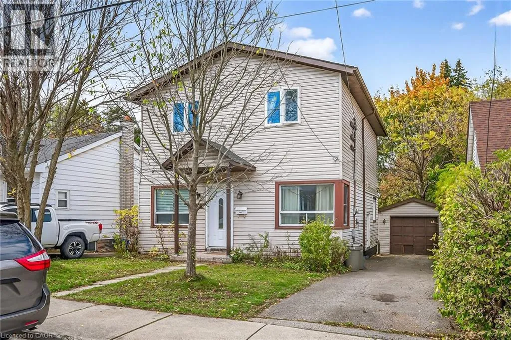 House for rent: 230 Broadway Avenue, Hamilton, Ontario L8S 2W6