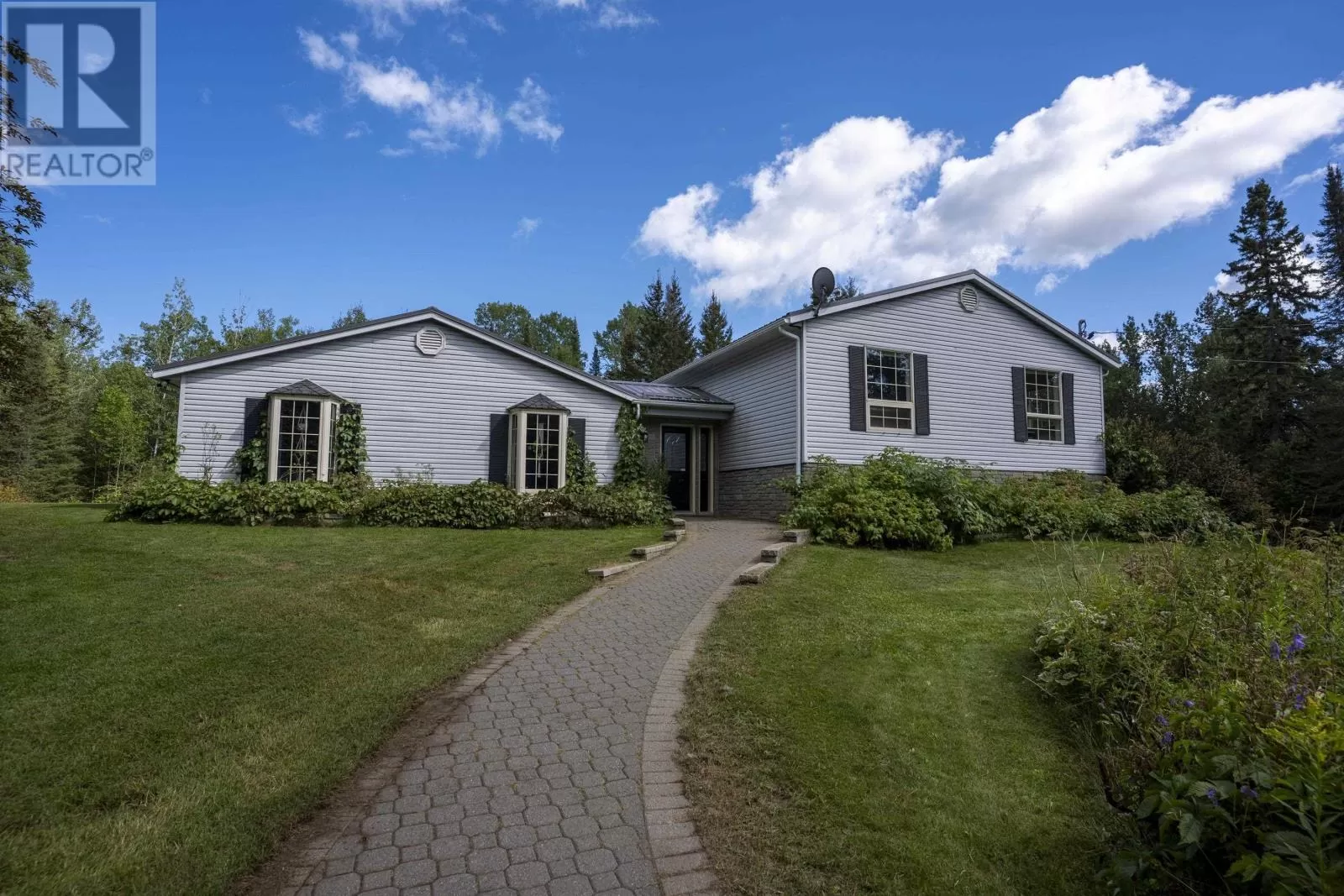 230 Gus Wouri Rd, Thunder Bay, Ontario P7G 2G6