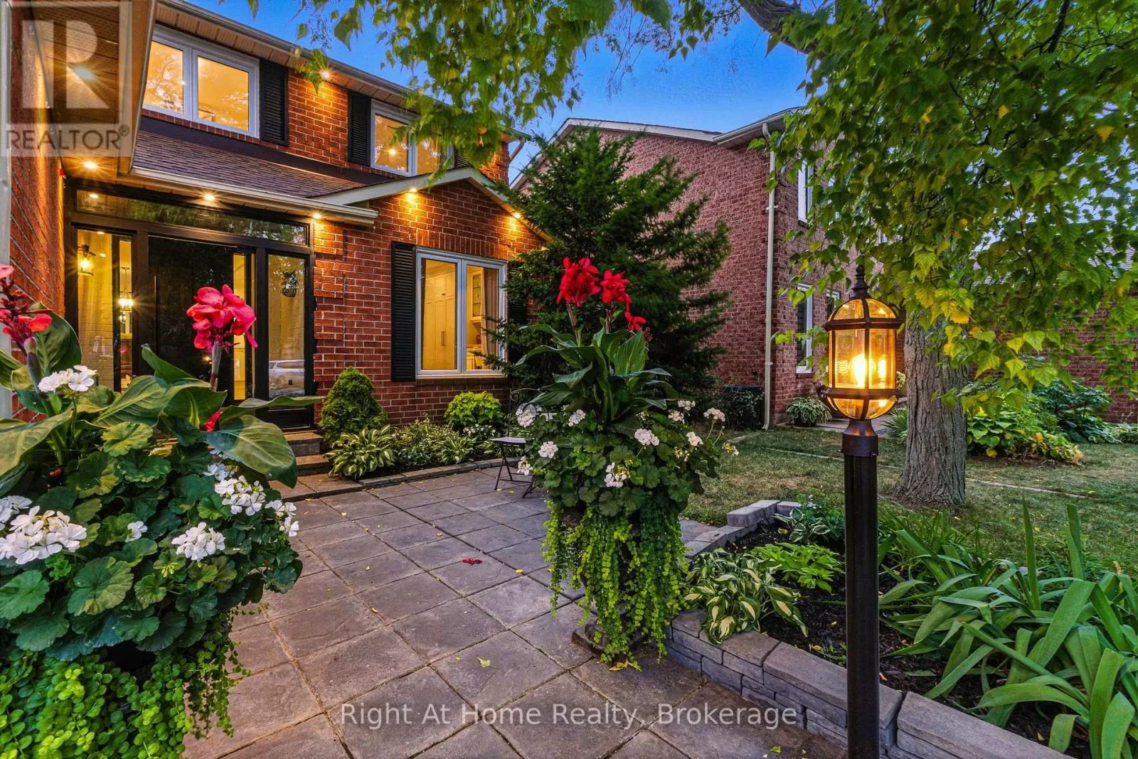 House for rent: 230 Poole Drive, Oakville, Ontario L6H 3W4