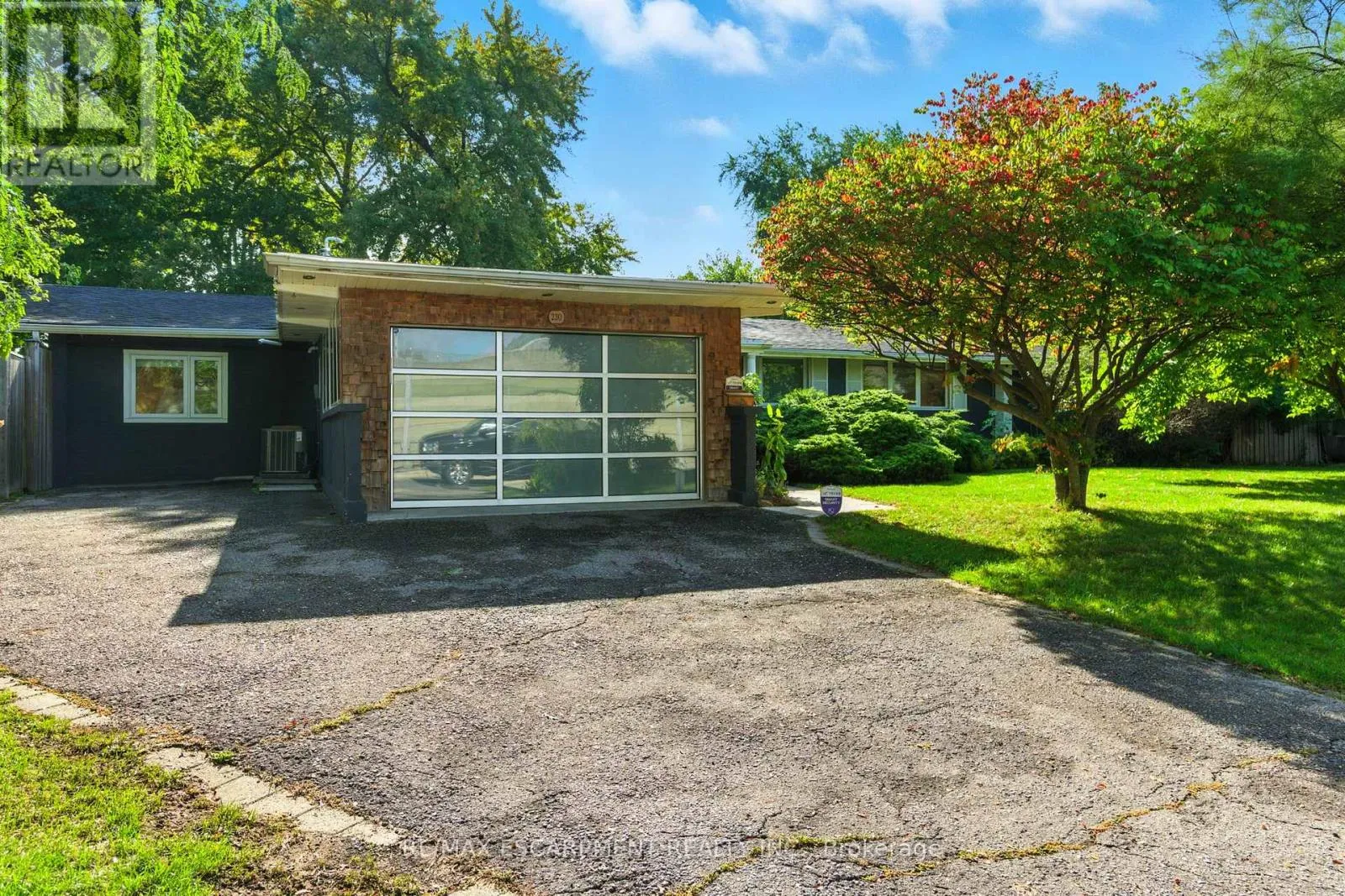 House for rent: 230 South Service Road, Mississauga, Ontario L5G 2S1