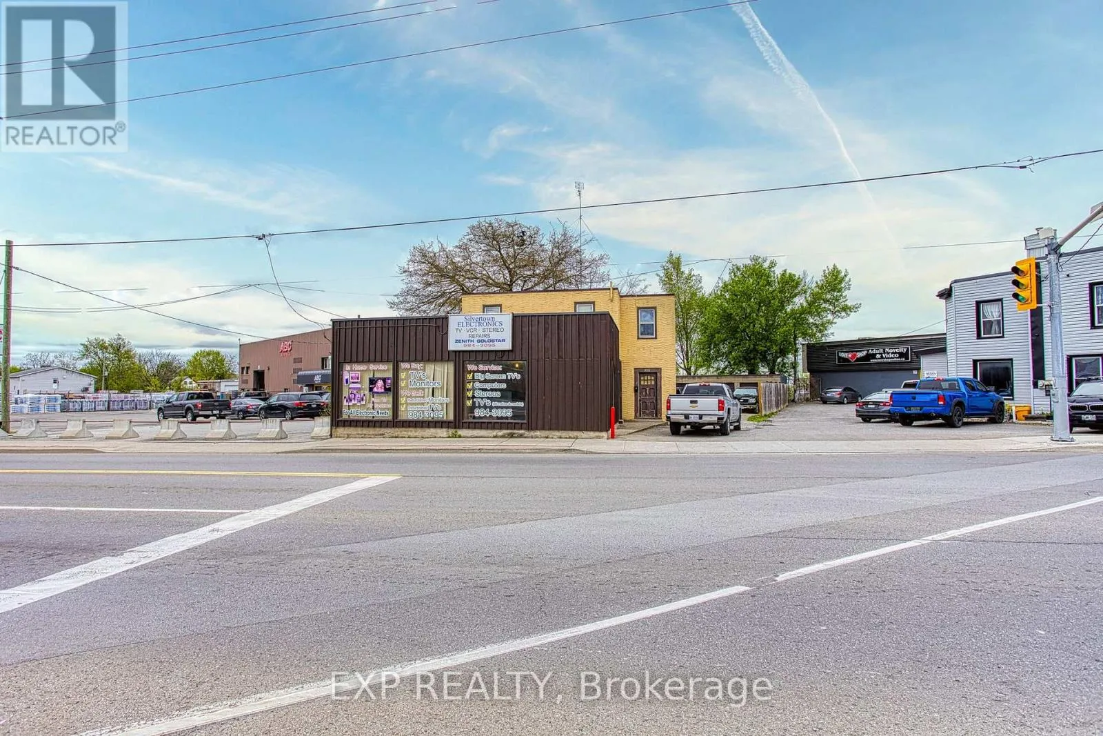 Residential Commercial Mix for rent: 230 Welland Avenue, St. Catharines, Ontario L2R 2P5