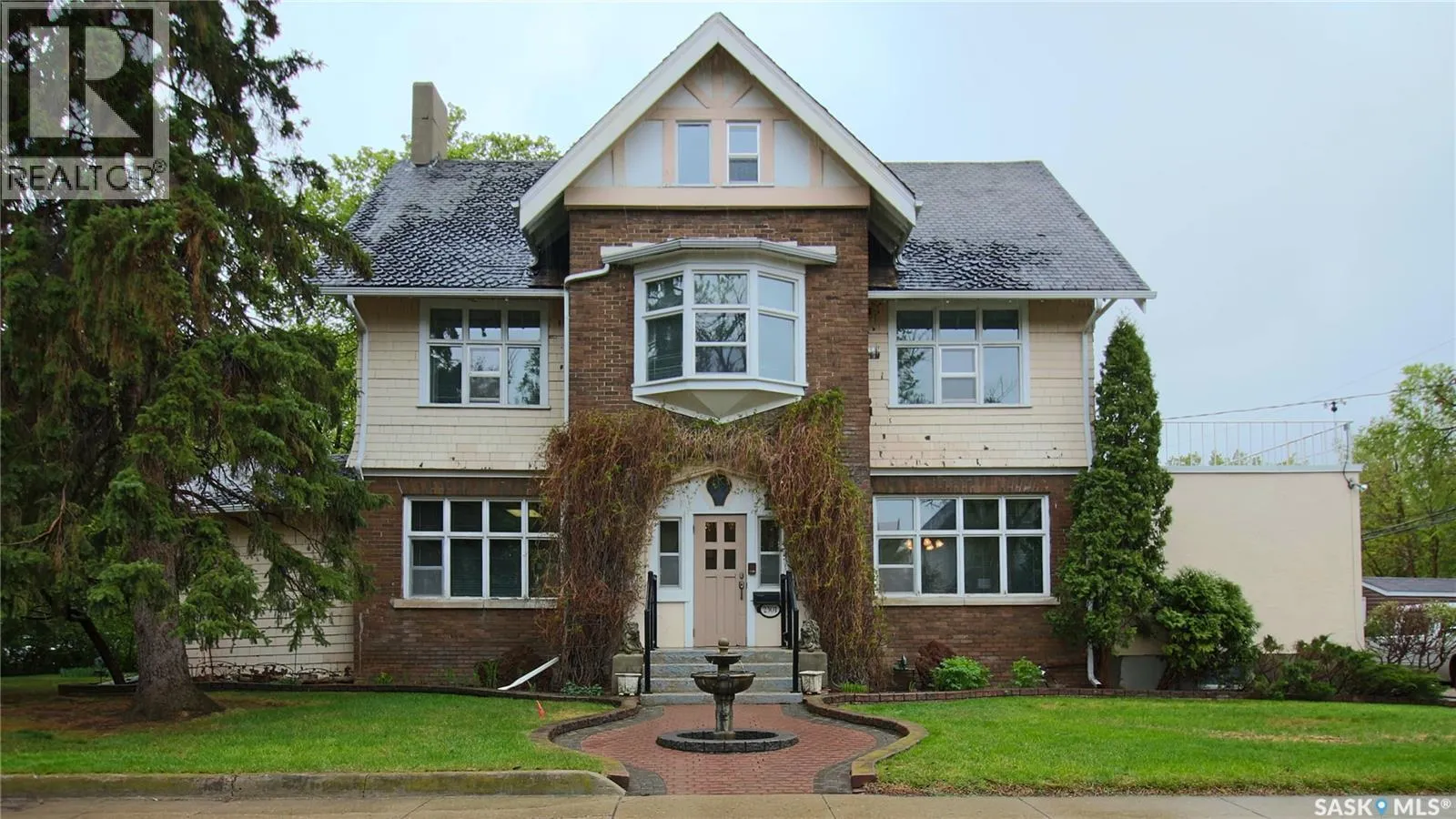 House for rent: 2301 15th Avenue, Regina, Saskatchewan S4P 1A3