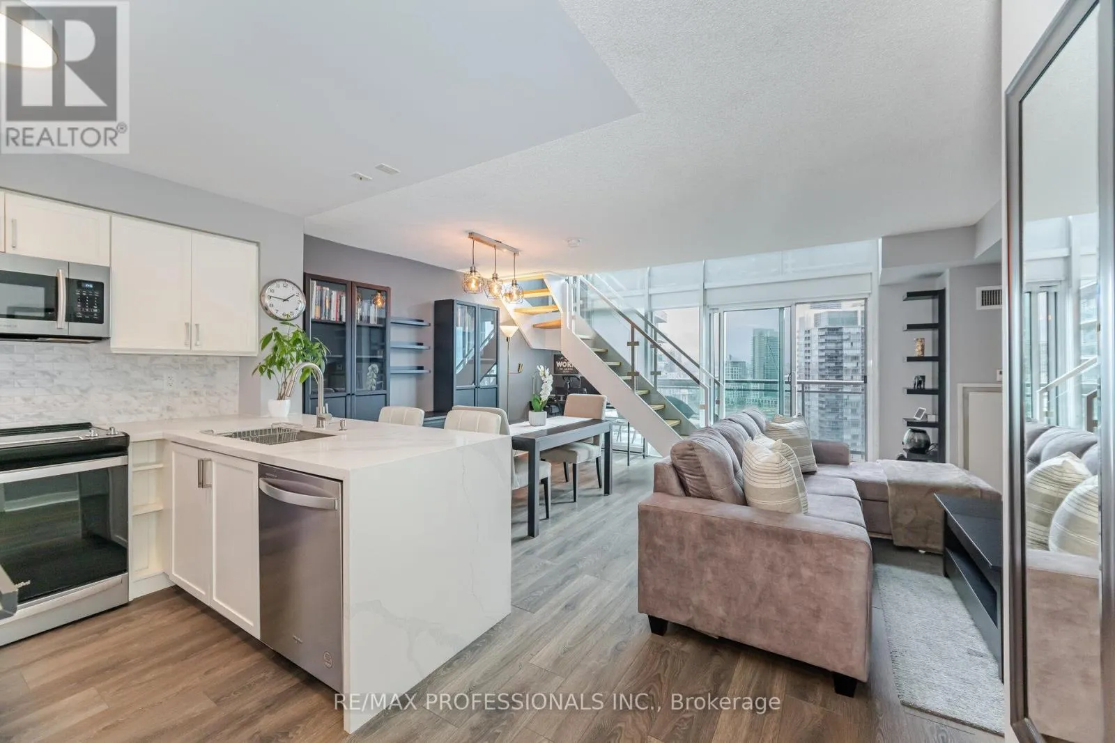 Apartment for rent: 2302 - 155 Legion Road N, Toronto, Ontario M8Y 0A7