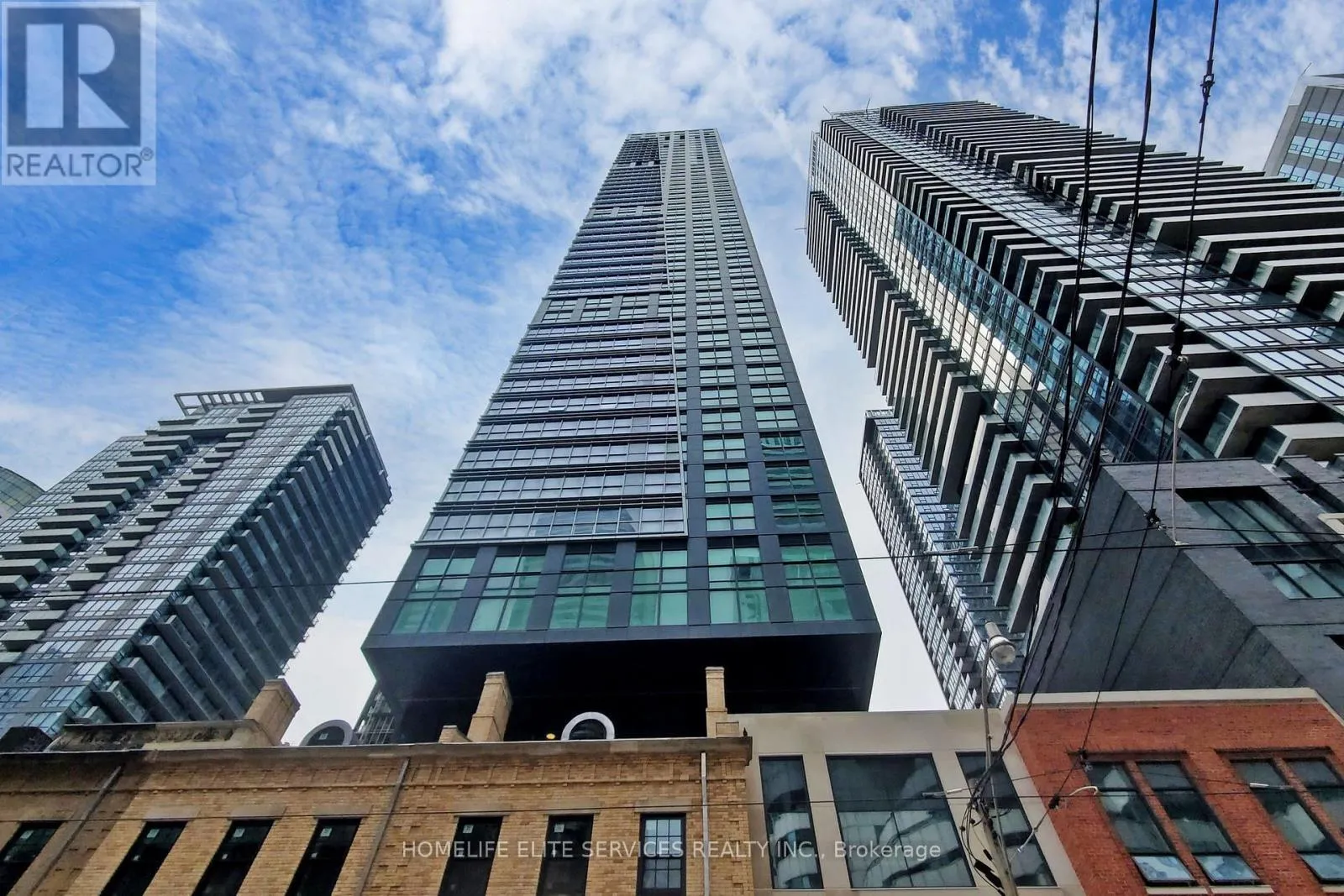 Apartment for rent: 2302 - 327 King Street W, Toronto, Ontario M5V 0W7