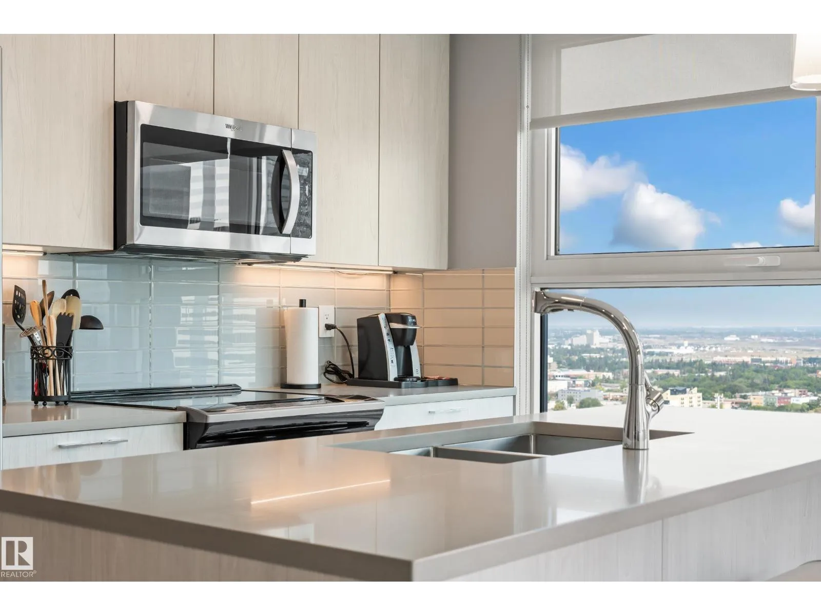 Apartment for rent: #2303 10180 103 St Nw, Edmonton, Alberta T5J 0L1