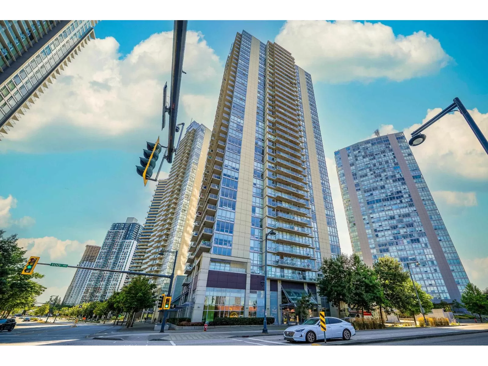 Apartment for rent: 2303 13688 100 Avenue, Surrey, British Columbia V3T 0G5