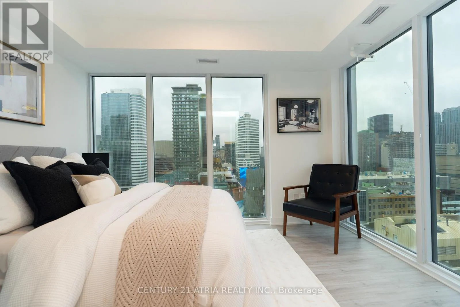 Apartment for rent: 2303 - 252 Church Street, Toronto, Ontario M5B 0E6