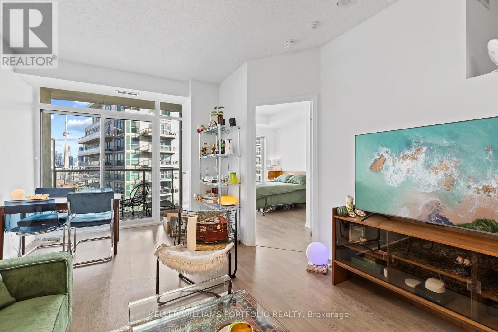 Apartment for rent: 2304 - 125 Western Battery Road, Toronto, Ontario M6K 3R8