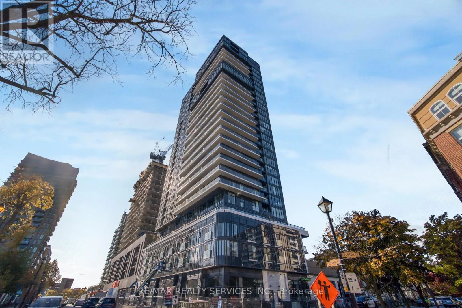 Apartment for rent: 2304 - 370 Martha Street, Burlington, Ontario L7R 2P7