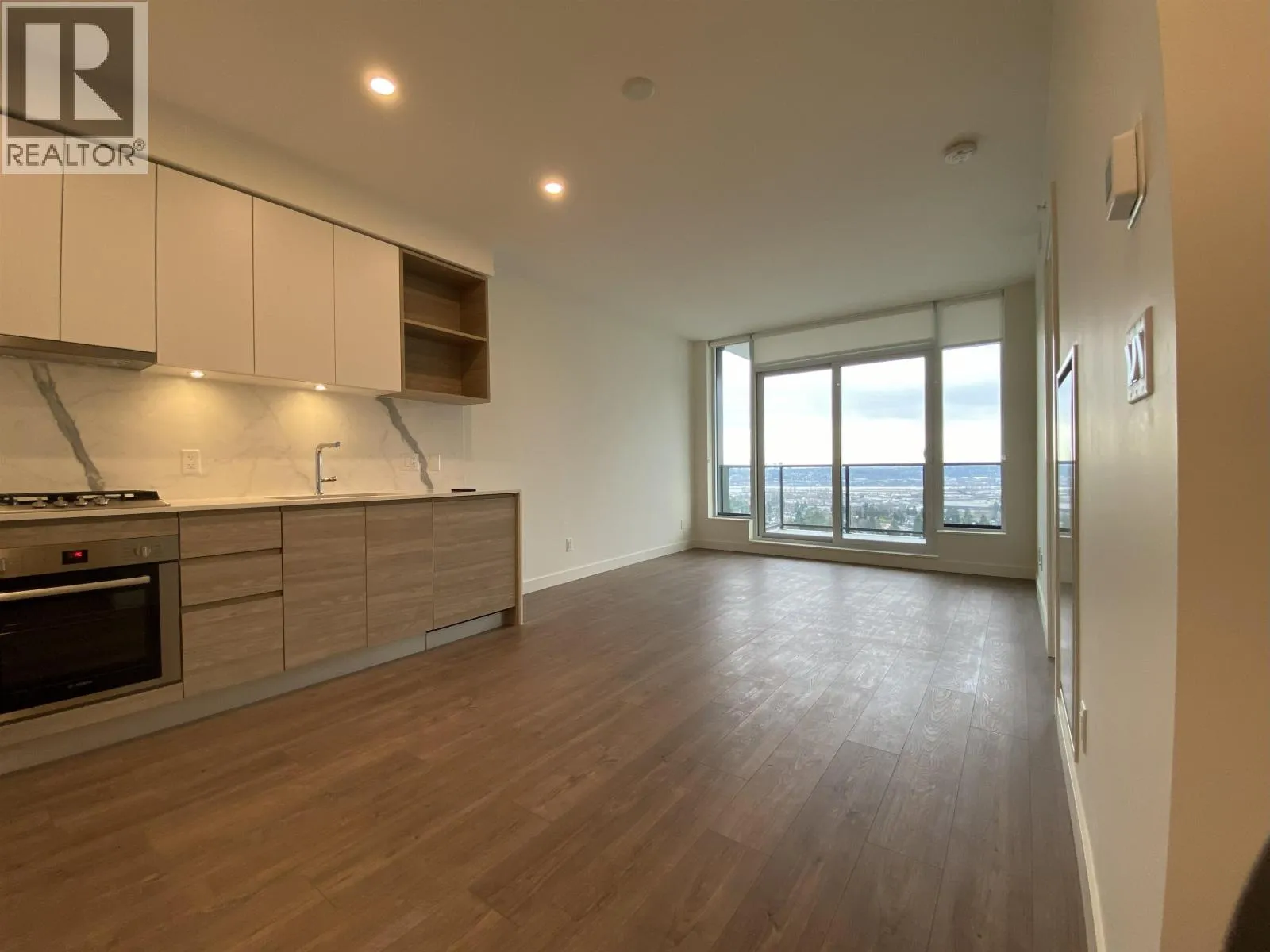 Apartment for rent: 2305 595 Austin Avenue, Coquitlam, British Columbia V3K 0G7