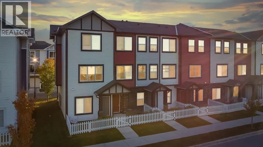 Row / Townhouse for rent: 2306 Jumping Pound Common, Cochrane, Alberta T4C 2L1