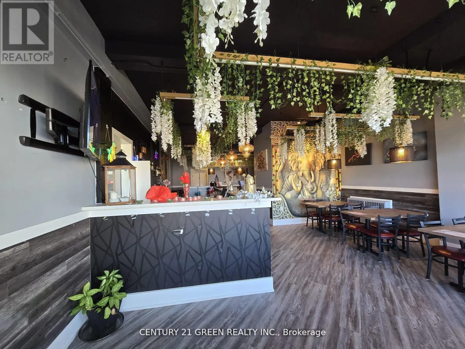 2307 Lakeshore Road W, Oakville, Ontario L6L 1H2