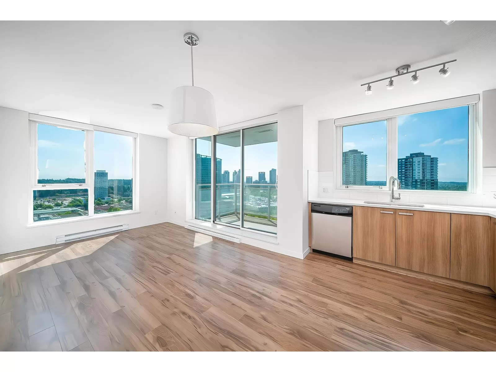 Apartment for rent: 2309 13325 102a Avenue, Surrey, British Columbia V3T 0J5