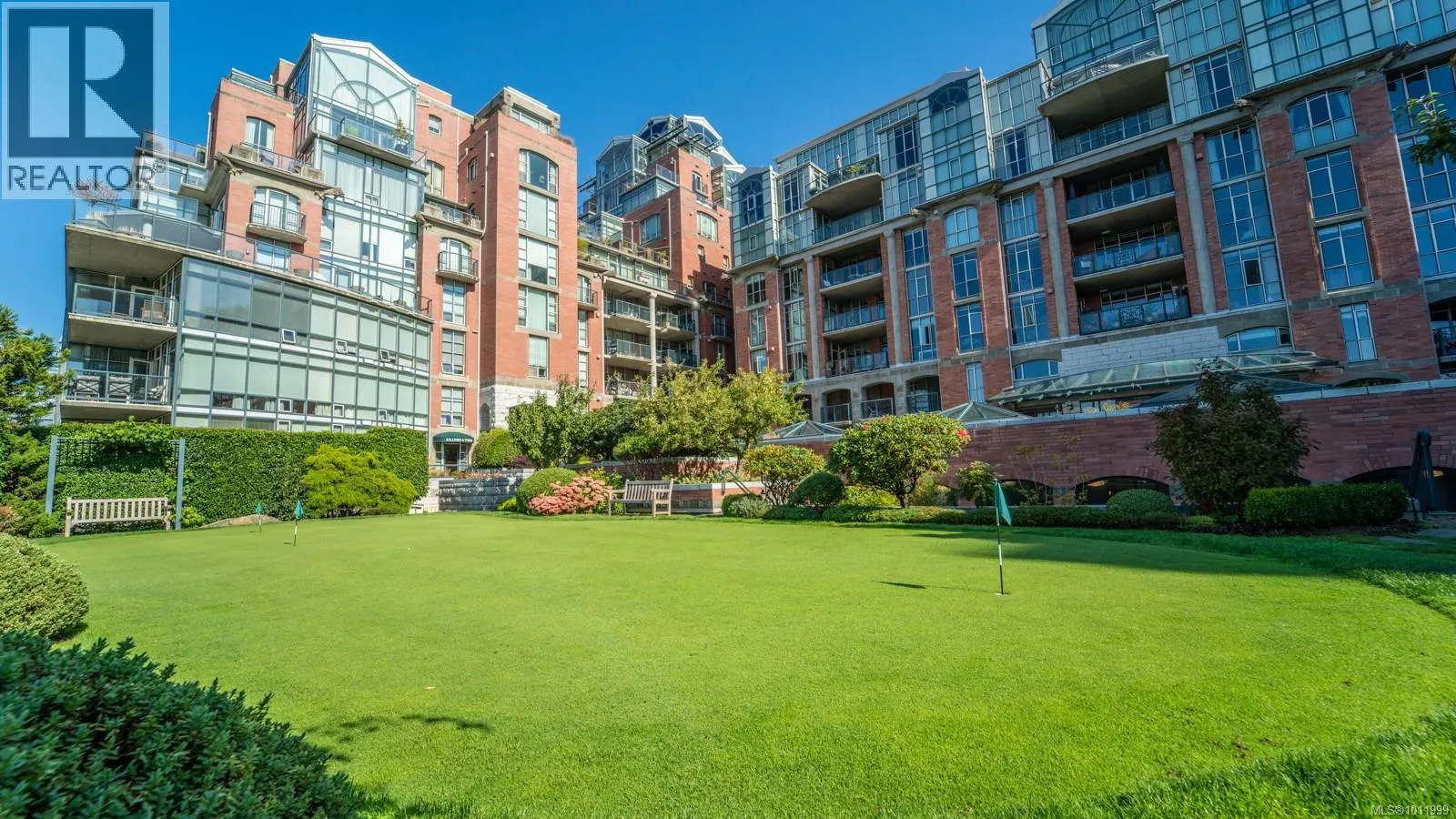 Apartment for rent: 231 21 Dallas Rd, Victoria, British Columbia V8V 4Z9