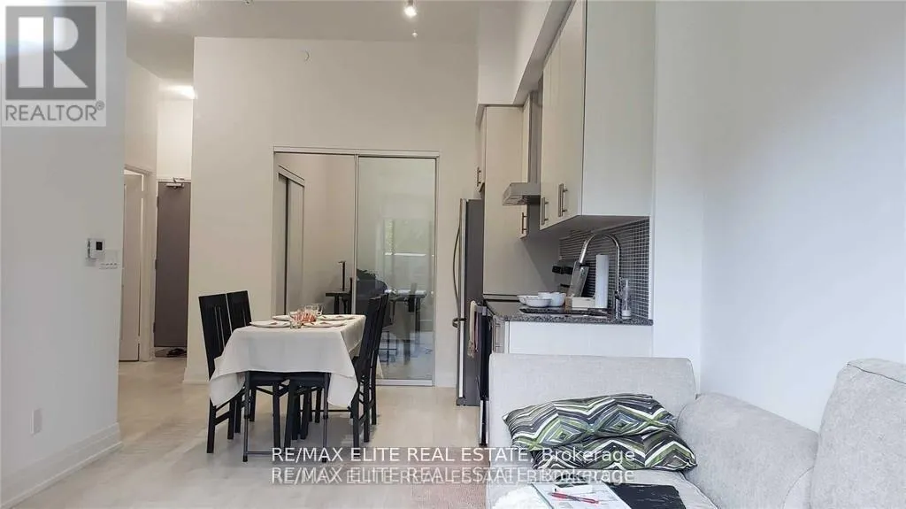 Apartment for rent: 231 - 3121 Sheppard Avenue E, Toronto, Ontario M1T 0B6