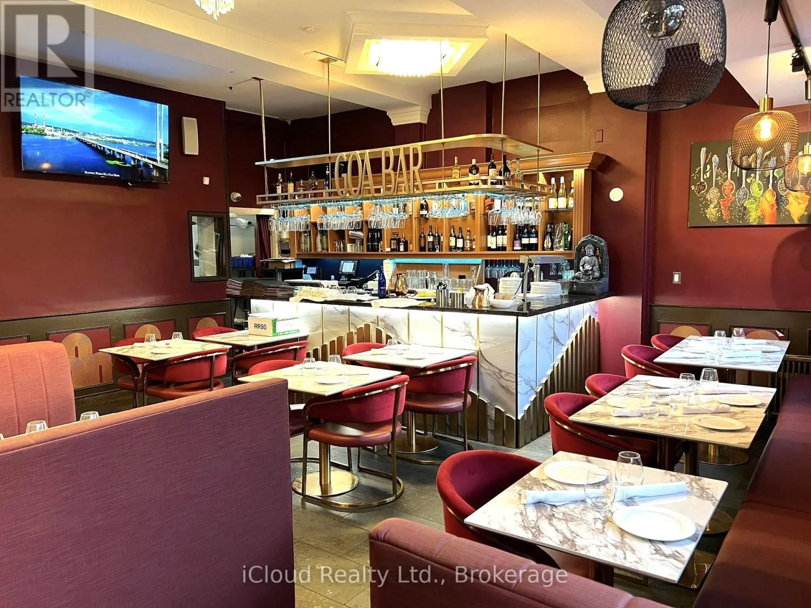 231 Lakeshore Road E, Mississauga, Ontario L5G 1G8