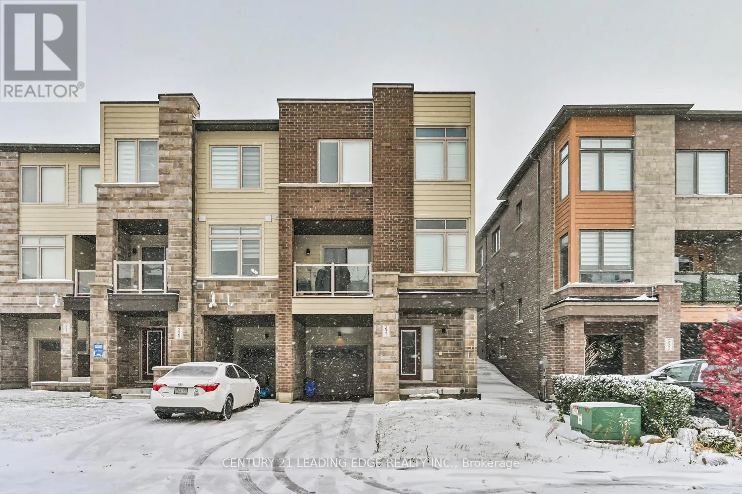 Row / Townhouse for rent: 231 Vivant Street, Newmarket, Ontario L3X 0K7