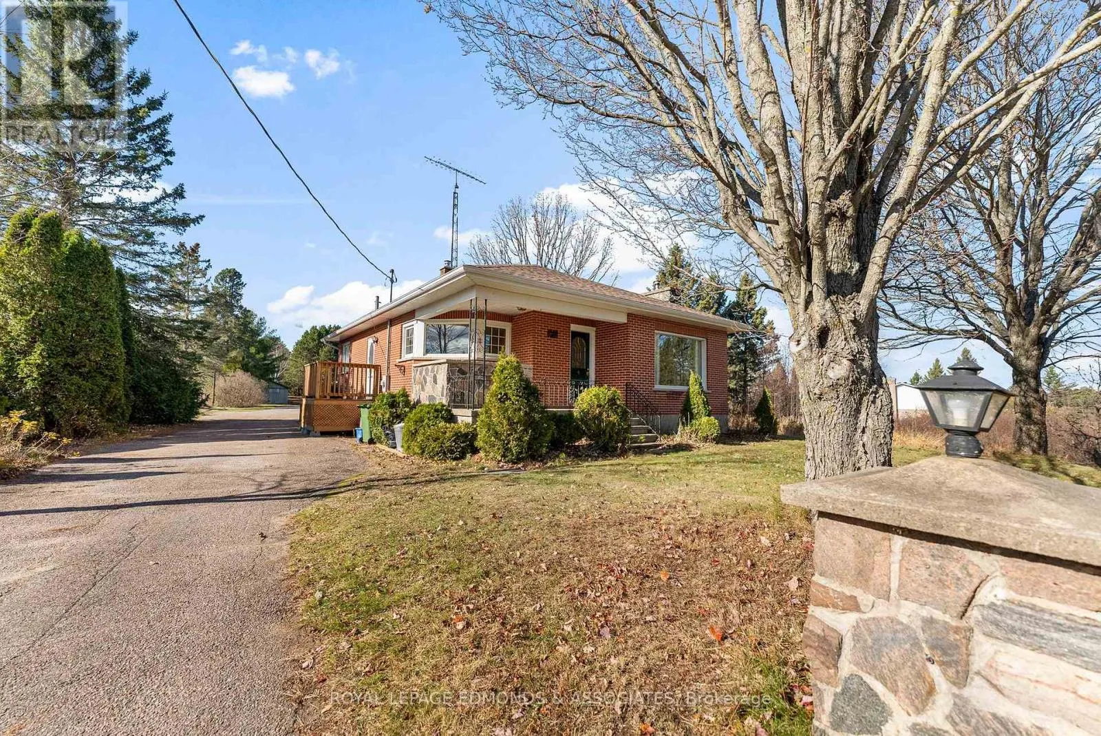 House for rent: 2323 B Line Road, Laurentian Valley, Ontario K8A 6W8