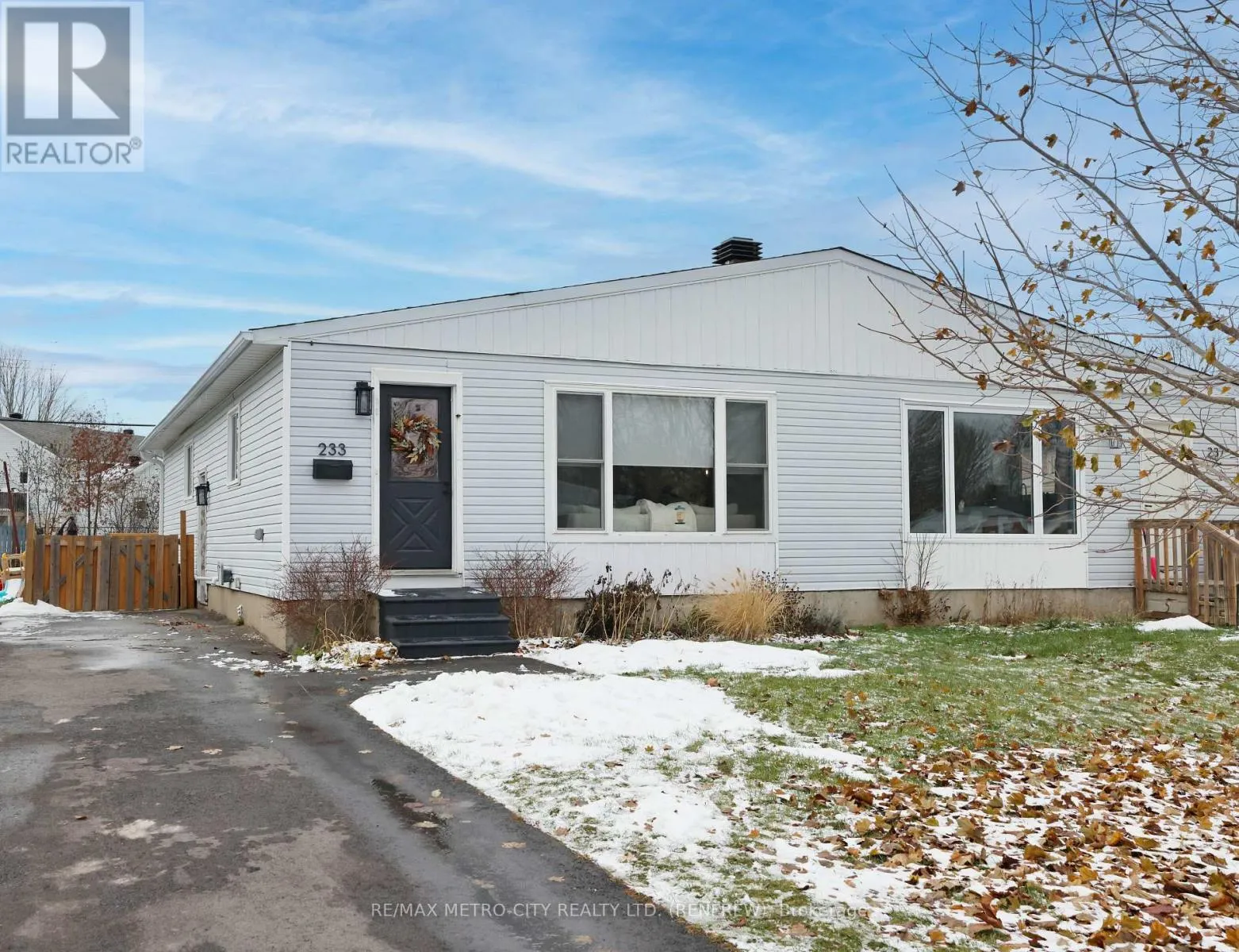 House for rent: 233 Airth Boulevard W, Renfrew, Ontario K7V 4B8