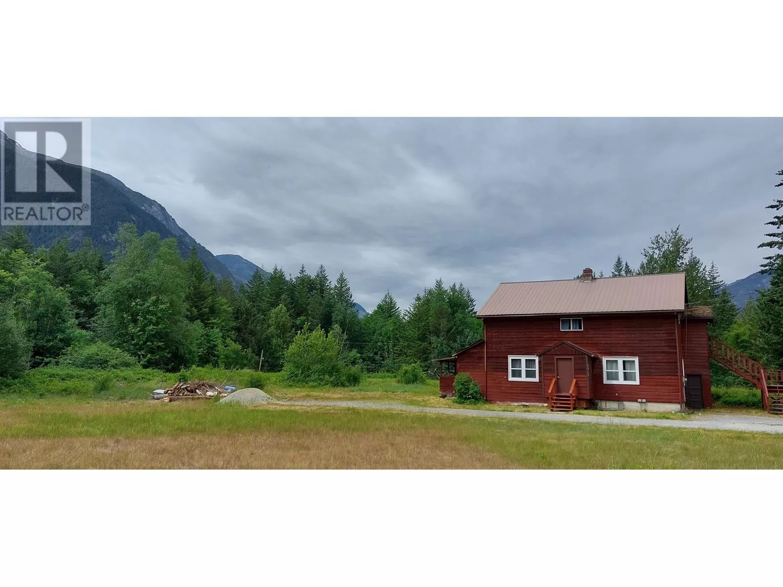 House for rent: 2335 Mackenzie 20 Highway, Bella Coola, British Columbia V0T 1H0