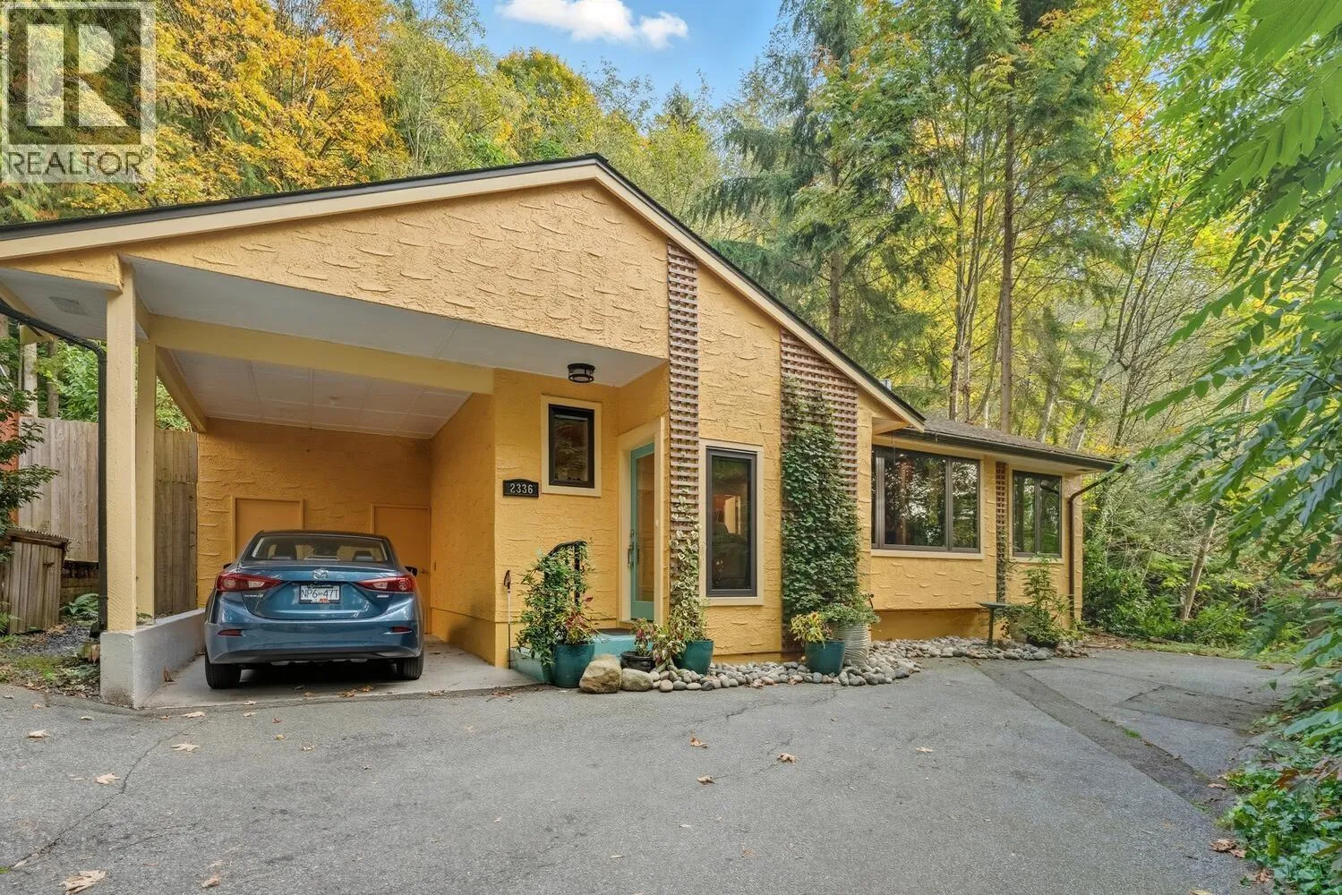 House for rent: 2336 Treetop Lane, North Vancouver, British Columbia V7H 2K5