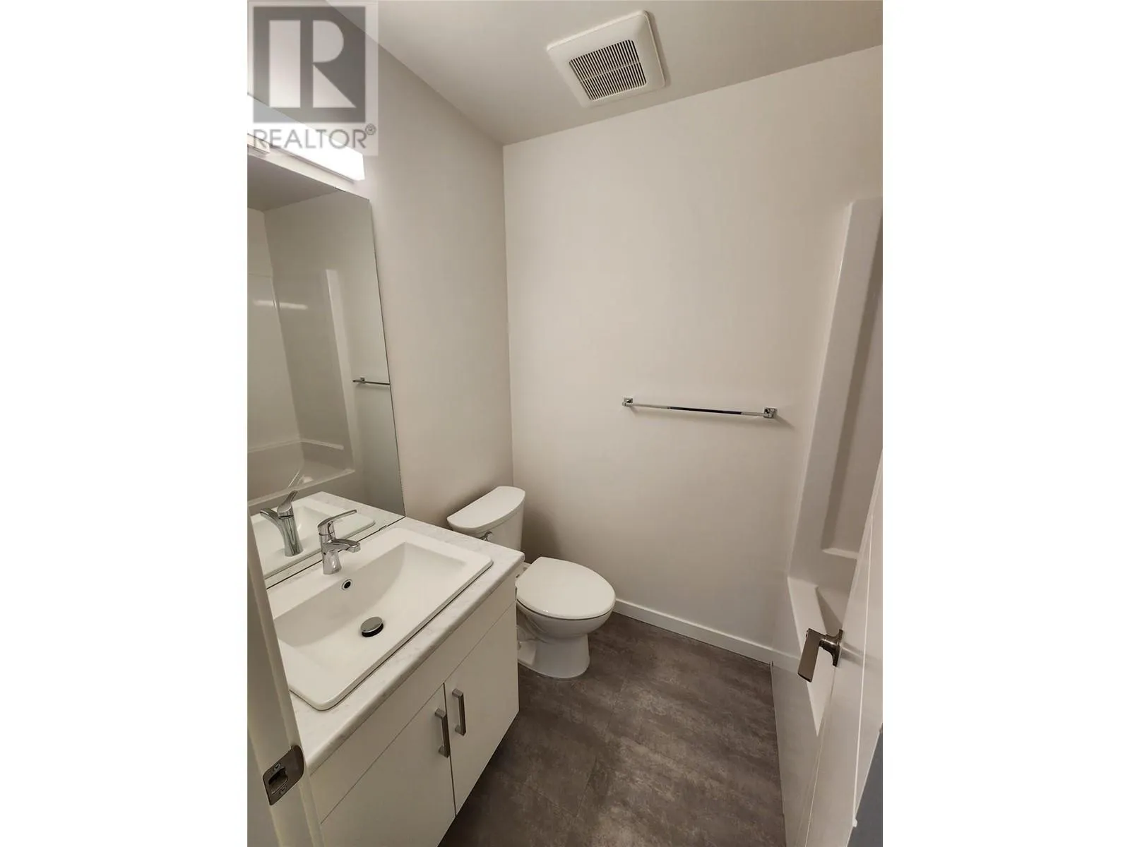 Apartment for rent: 2345 Butt Road Unit# 304, West Kelowna, British Columbia V4T 1N6