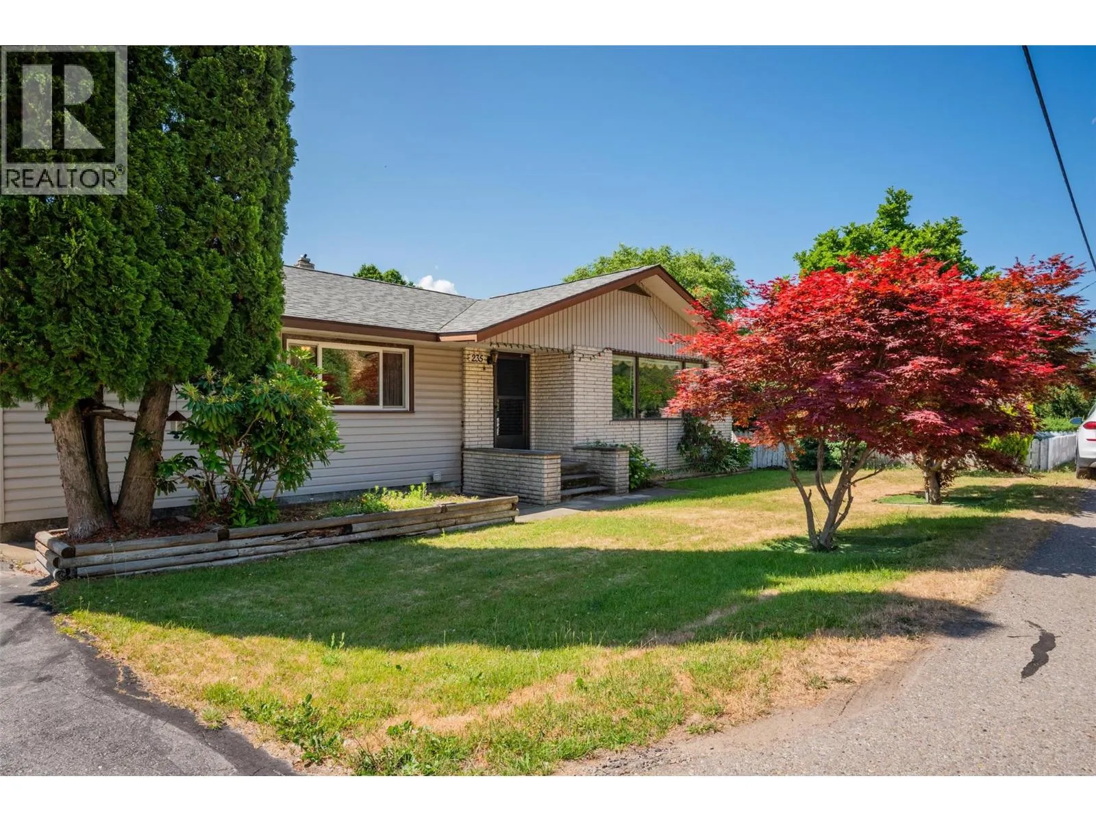 House for rent: 235 10th Avenue, Montrose, British Columbia V0G 1P0