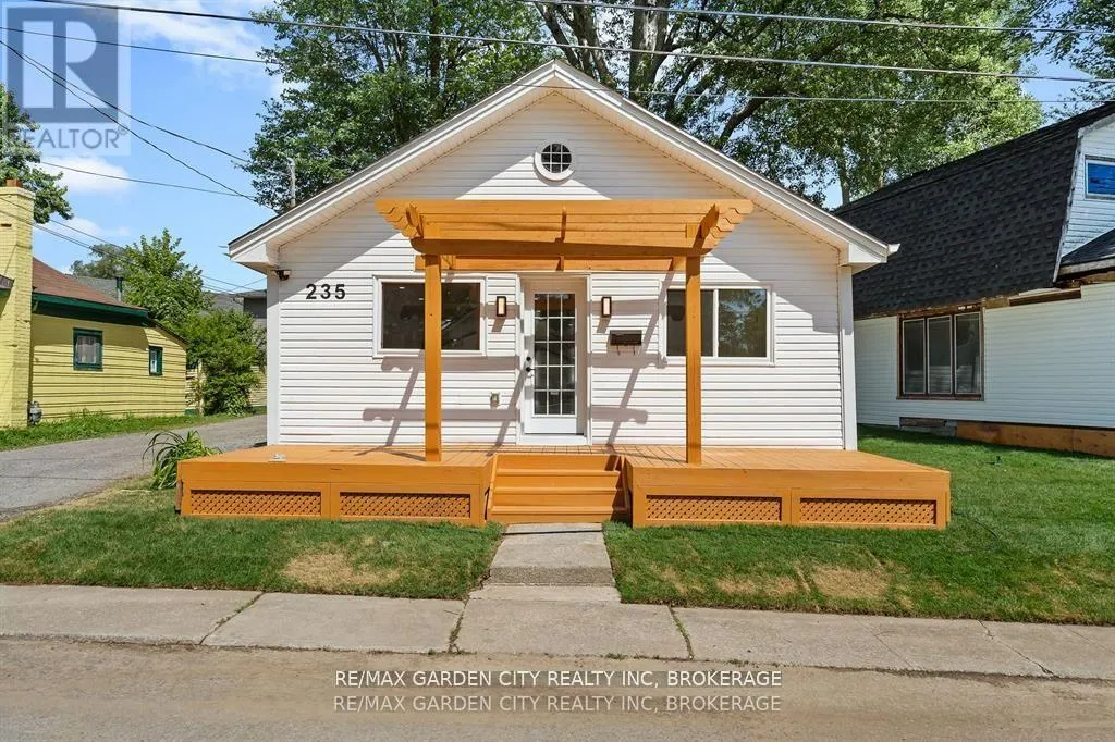 House for rent: 235 Lincoln Road W, Fort Erie, Ontario L0S 1B0