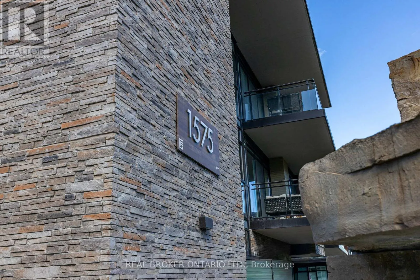 Apartment for rent: 236 - 1575 Lakeshore Road W, Mississauga, Ontario L5J 1J4