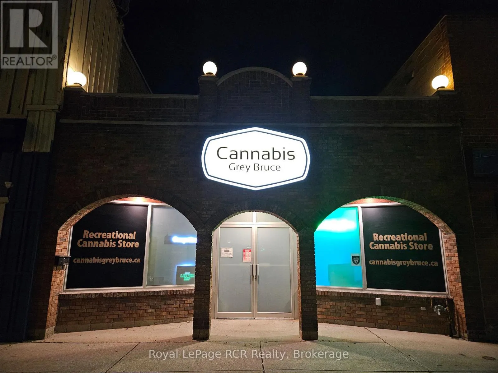 Residential Commercial Mix for rent: 236 8th Street E, Owen Sound, Ontario N4K 1L1