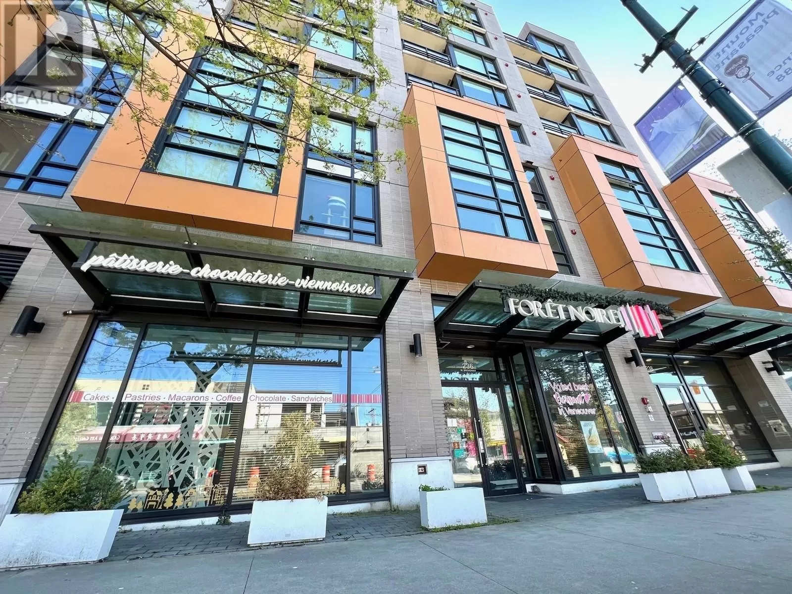 236 W Broadway, Vancouver, British Columbia V5Y 0L2