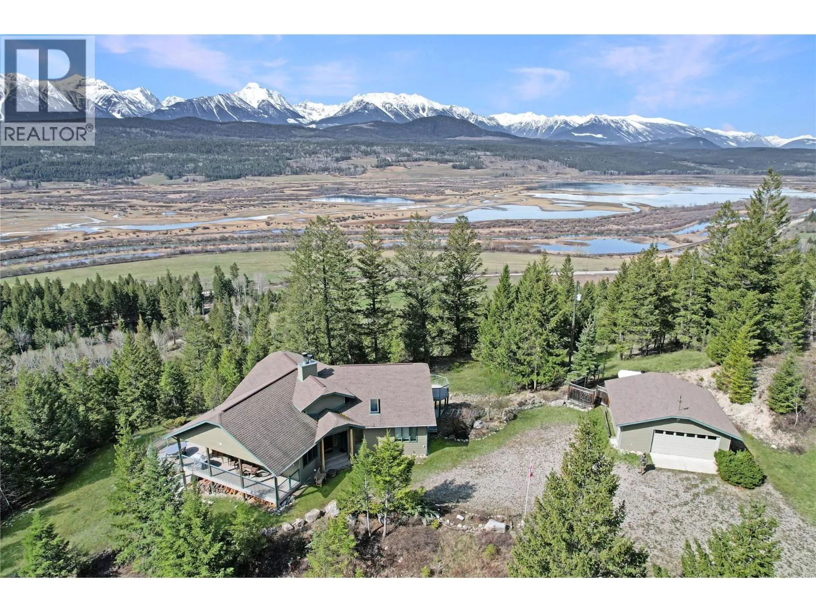 House for rent: 2360/2380 95 Highway, Spillimacheen, British Columbia V0A 1P0