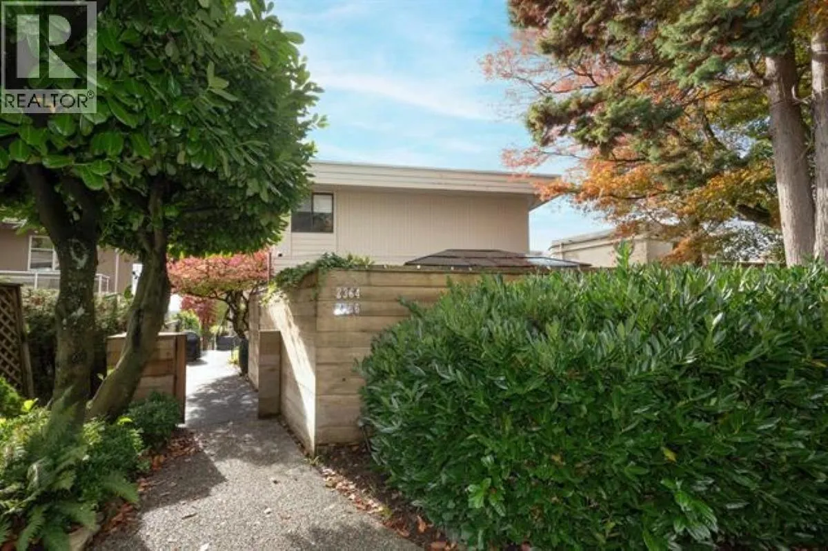 House for rent: 2364-2366 Marine Drive, West Vancouver, British Columbia V7V 1K8