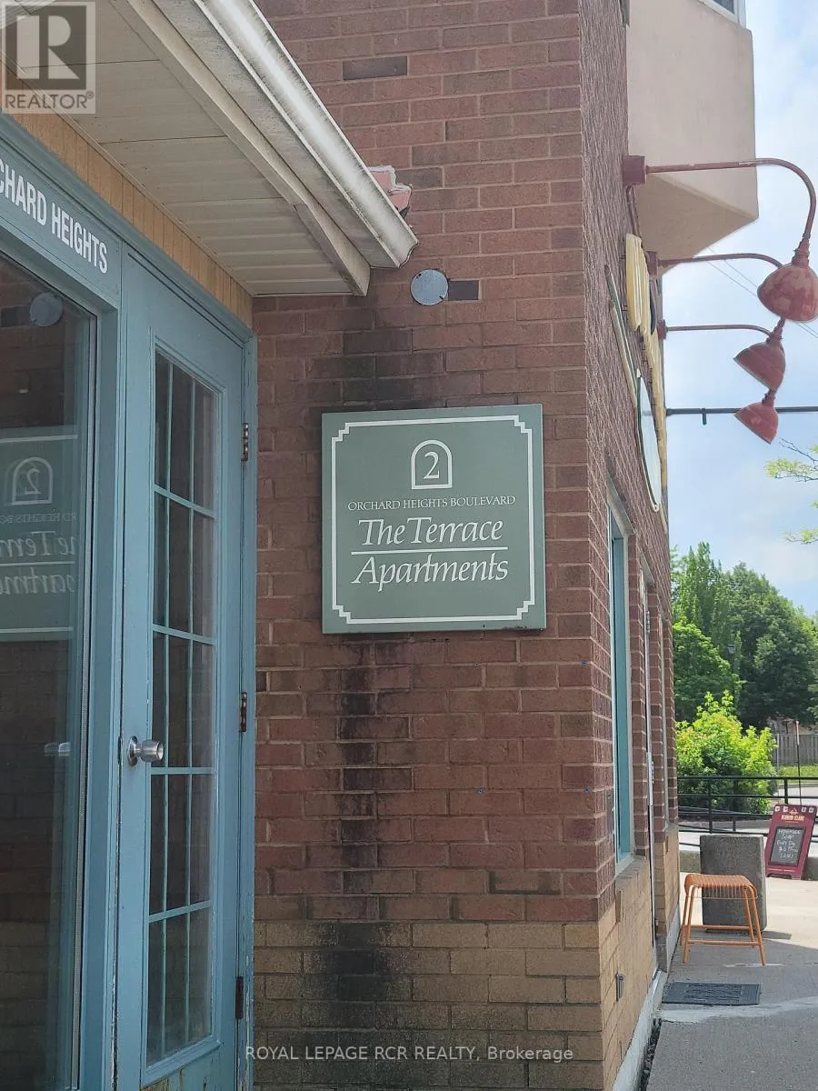 Other for rent: 237 - 2 Orchard Heights Boulevard, Aurora, Ontario L4G 3W3