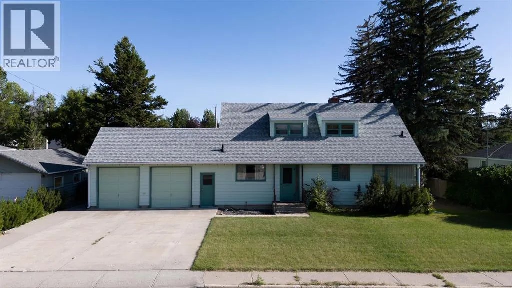 House for rent: 237 53 Avenue E, Claresholm, Alberta T0L 0T0