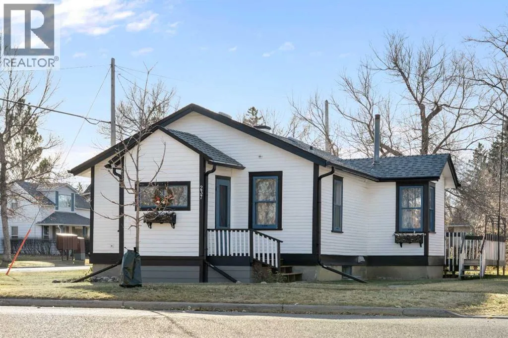 House for rent: 237 6 Avenue Se, High River, Alberta T1V 1H3