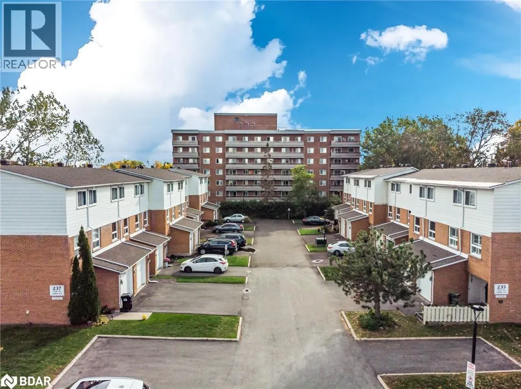 Row / Townhouse for rent: 237 Steel Street Unit# 8, Barrie, Ontario L4M 2H1