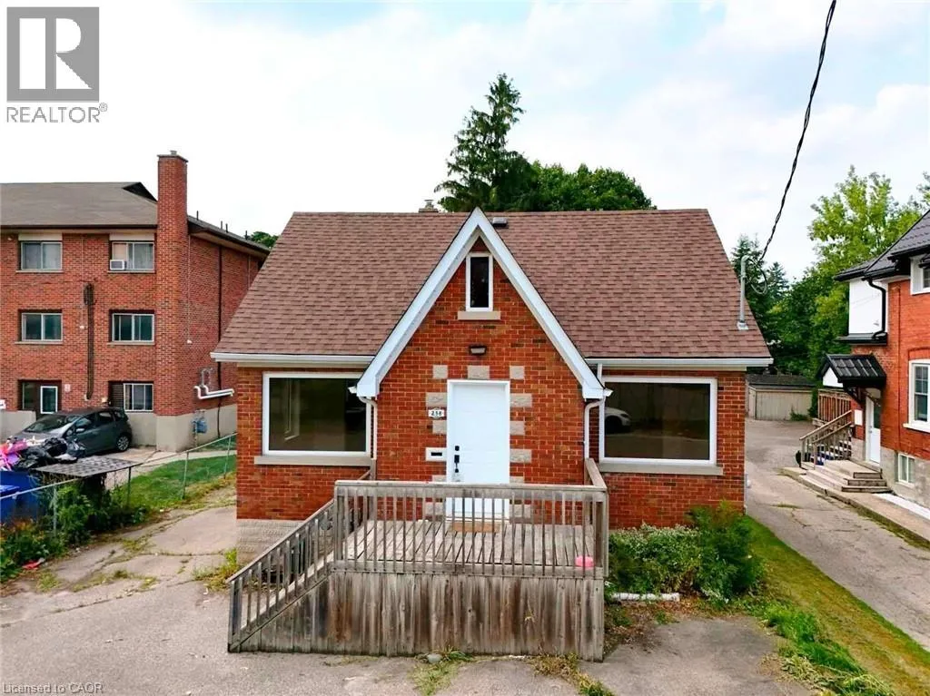 House for rent: 238 Lowther Street N, Cambridge, Ontario N3H 1Y1