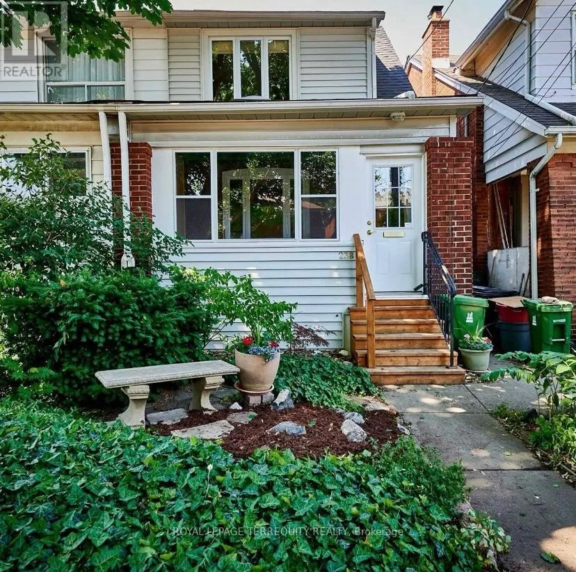 House for rent: 238 Windermere Avenue, Toronto, Ontario M6S 3K3